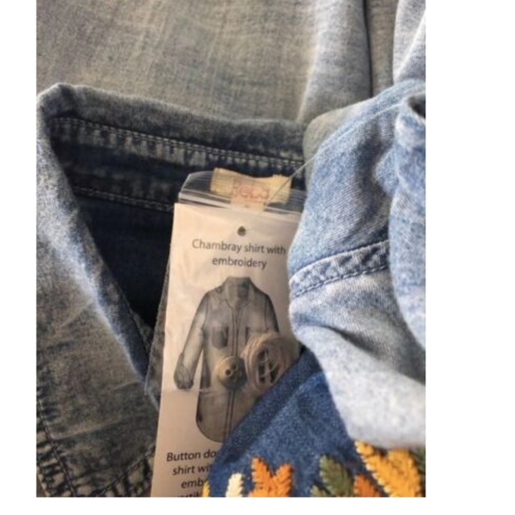 Reba Nwy Chambray Country Charm Floral Embroidered Button Down Shirt Small S - Picture 4 of 4